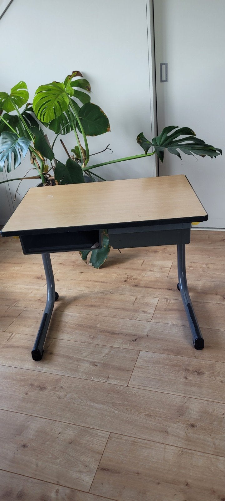 Bureau Lessenaar met Lade, Ophalen, Gebruikt, Schoolbureau, Beige