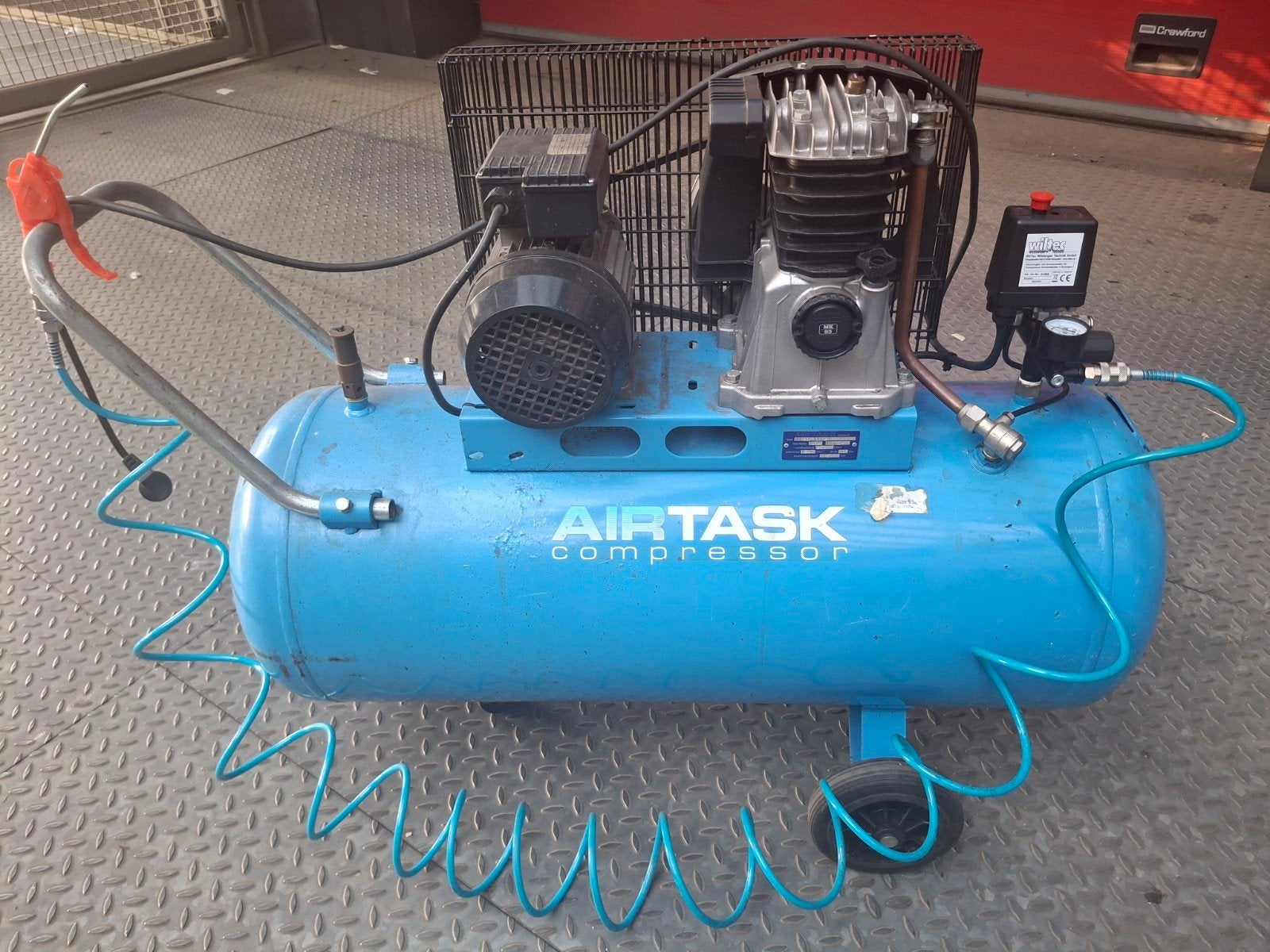 Airtask 100L Compressor 8 bar, Ophalen, Gebruikt, 6 tot 10 bar, Minder dan 200 liter/min