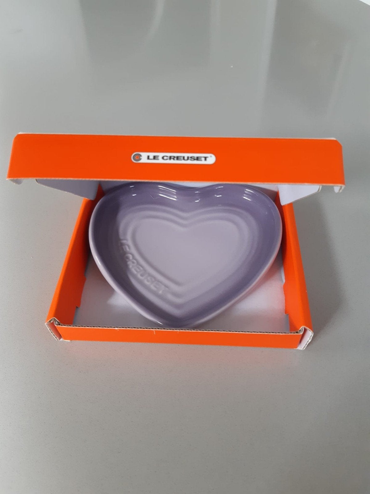 Le Creuset Hartvormige Lepelhouder Bluebell Purple Nieuw, Ophalen of Verzenden, Nieuw, Glas, Overige stijlen
