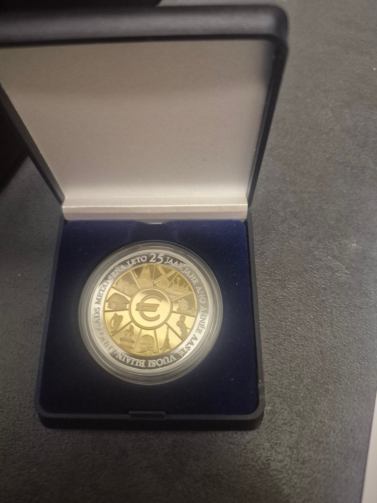 25 Jaar Euro Jubileummunt - Officiële Uitgifte, Postzegels en Munten, Overige landen, Goud, Losse munt, Overige waardes
