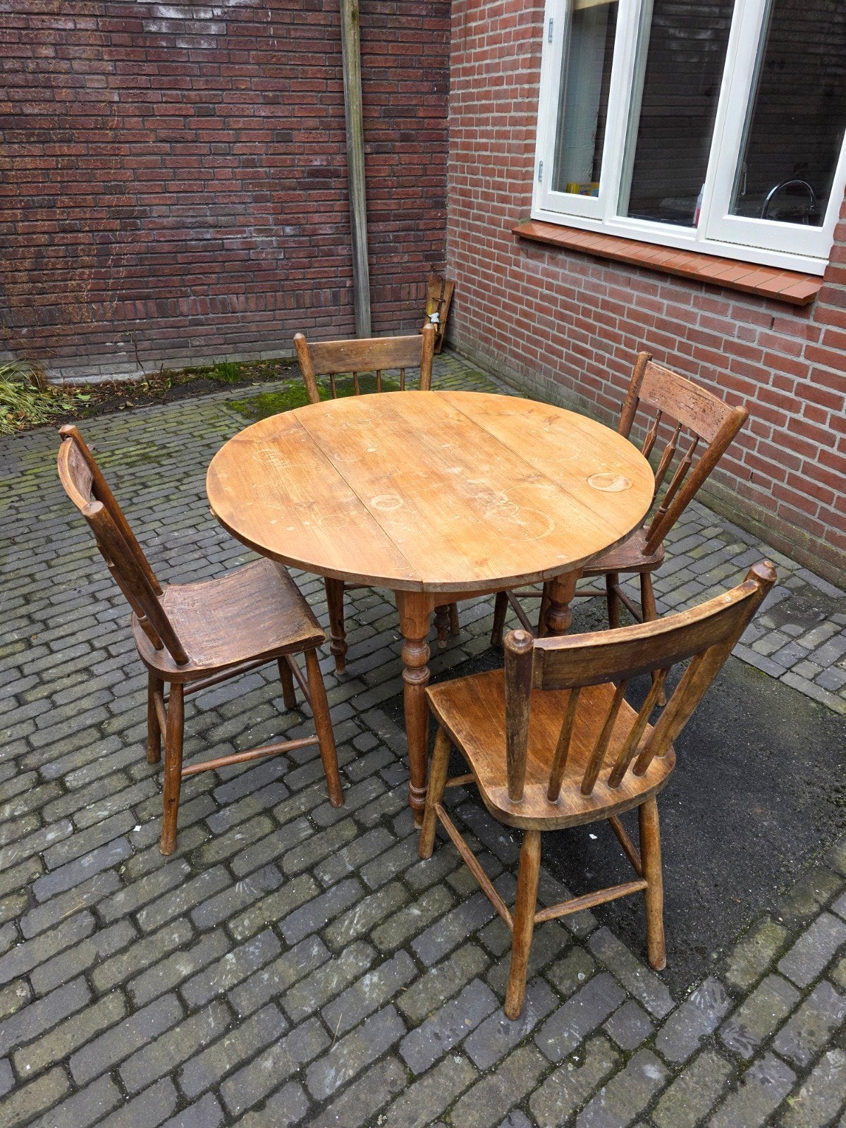 Hangoor tafel met 4 houten stoelen (2x2 verschillende), Ophalen of Verzenden
