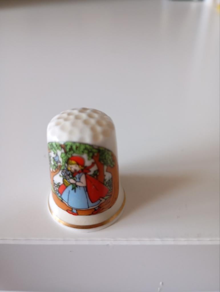 ROODKAPJE VINGERHOEDJE 5€ ZIE FOTO,S., Verzamelen, Ophalen of Verzenden, Zo goed als nieuw