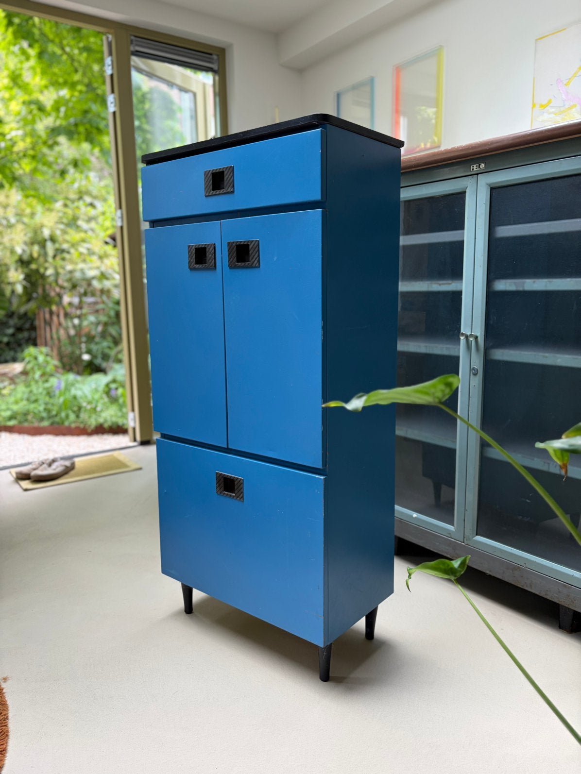 Vintage metalen designkast – industriëel staal blauw, Ophalen, 100 tot 150 cm, Zo goed als nieuw, Minder dan 150 cm