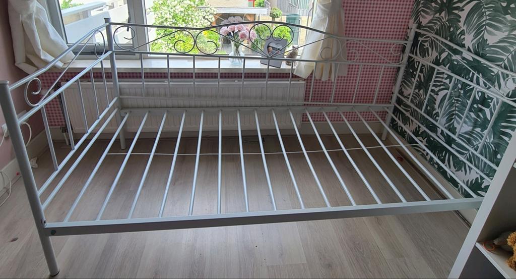 Leen Bakker Wit metalen bedframe - 90x200 cm, Ophalen, Gebruikt, 90 cm, Eenpersoons