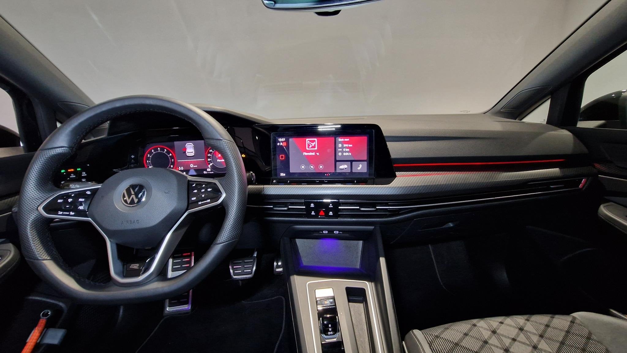 Volkswagen Golf 1.5 eTSI R-Line | Apple Carplay/Android Auto, Auto's, Euro 6, 4 cilinders, Zwart, Origineel Nederlands