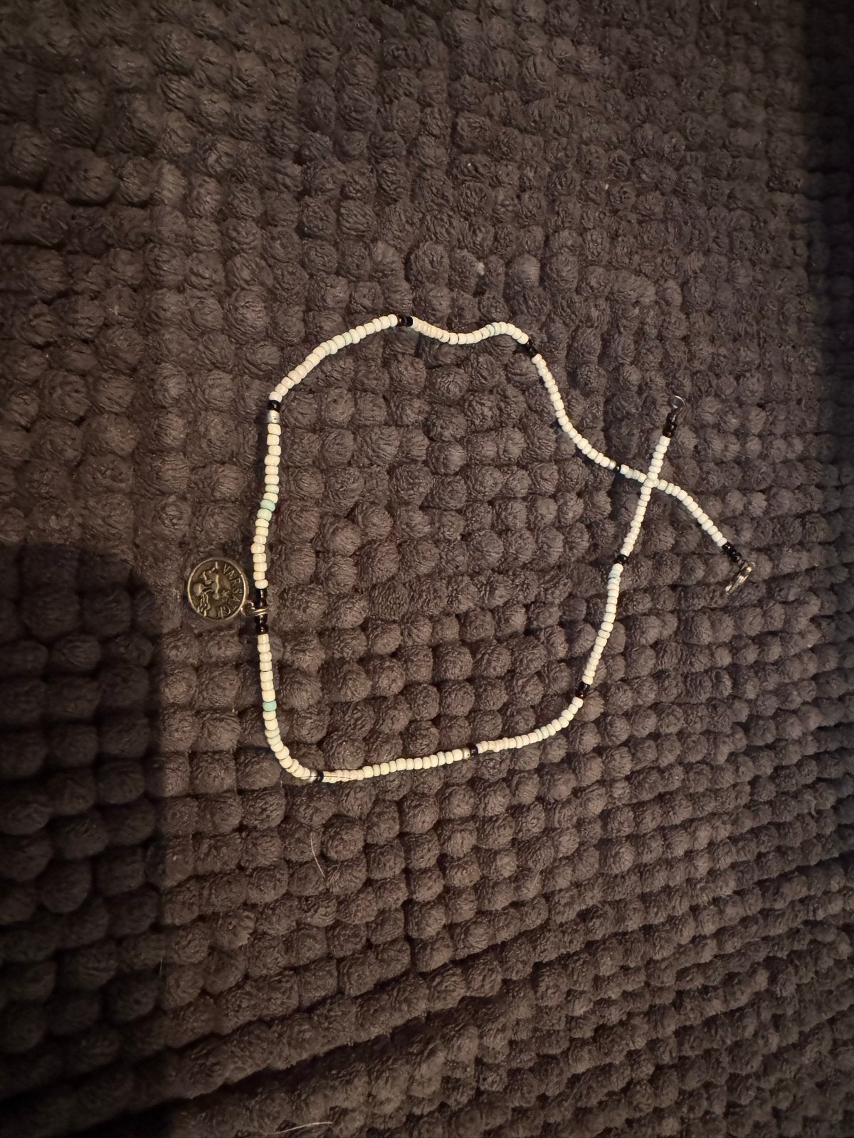 Handgemaakte kralenketting met unieke hanger, Wit, Ophalen of Verzenden, Zo goed als nieuw, Overige materialen
