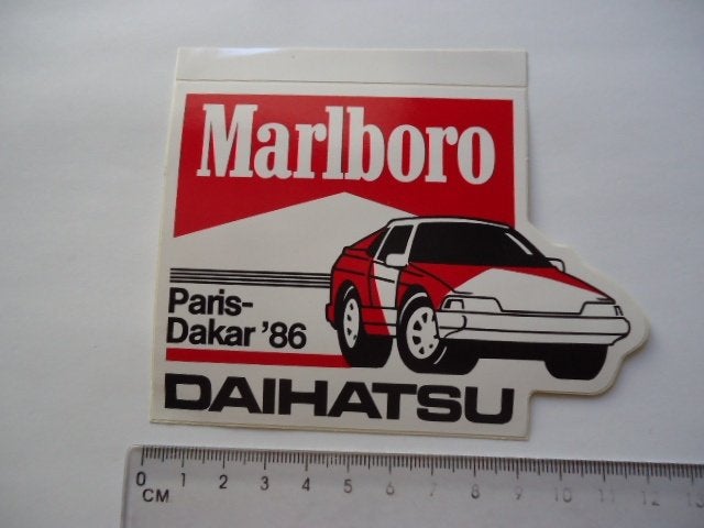 sticker oud Marlboro Paris Dakar rally 86 Daihatsu race, Verzenden, Zo goed als nieuw, Bedrijf of Vereniging