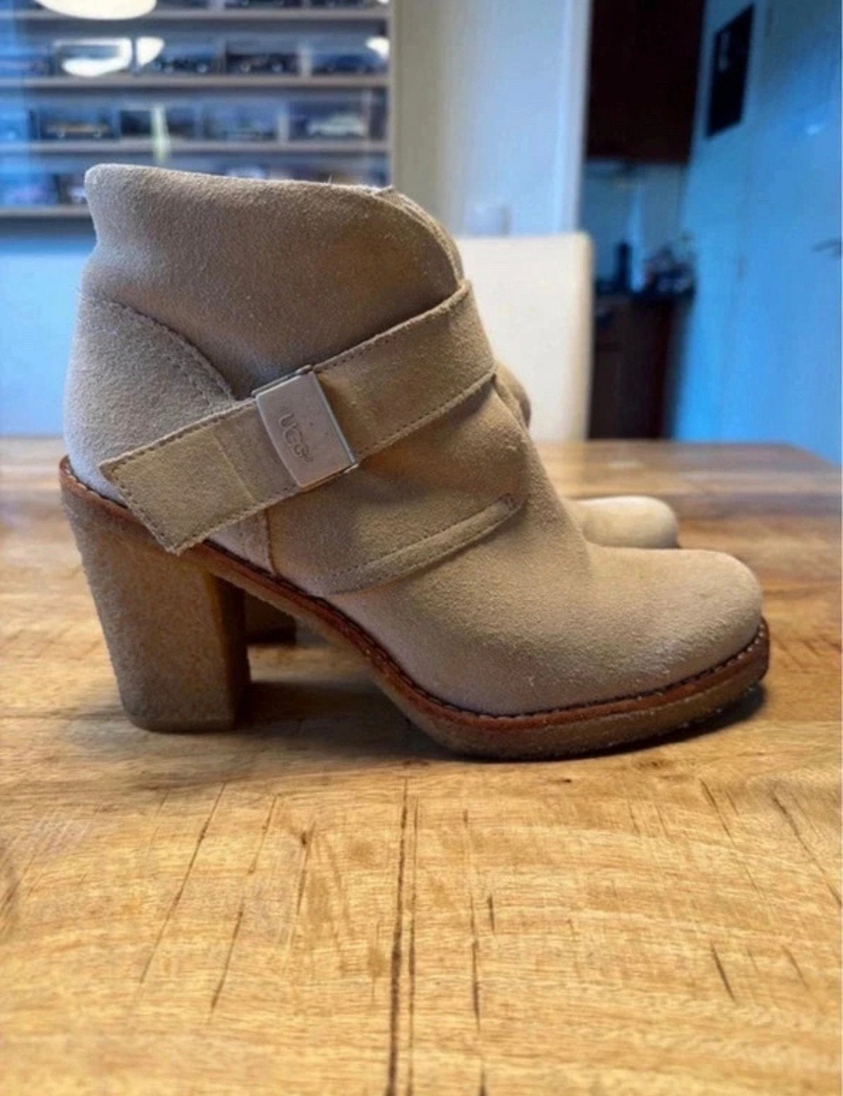 UGG enkellaarsjes, Beige, Lage of Enkellaarzen, Ophalen of Verzenden, Zo goed als nieuw