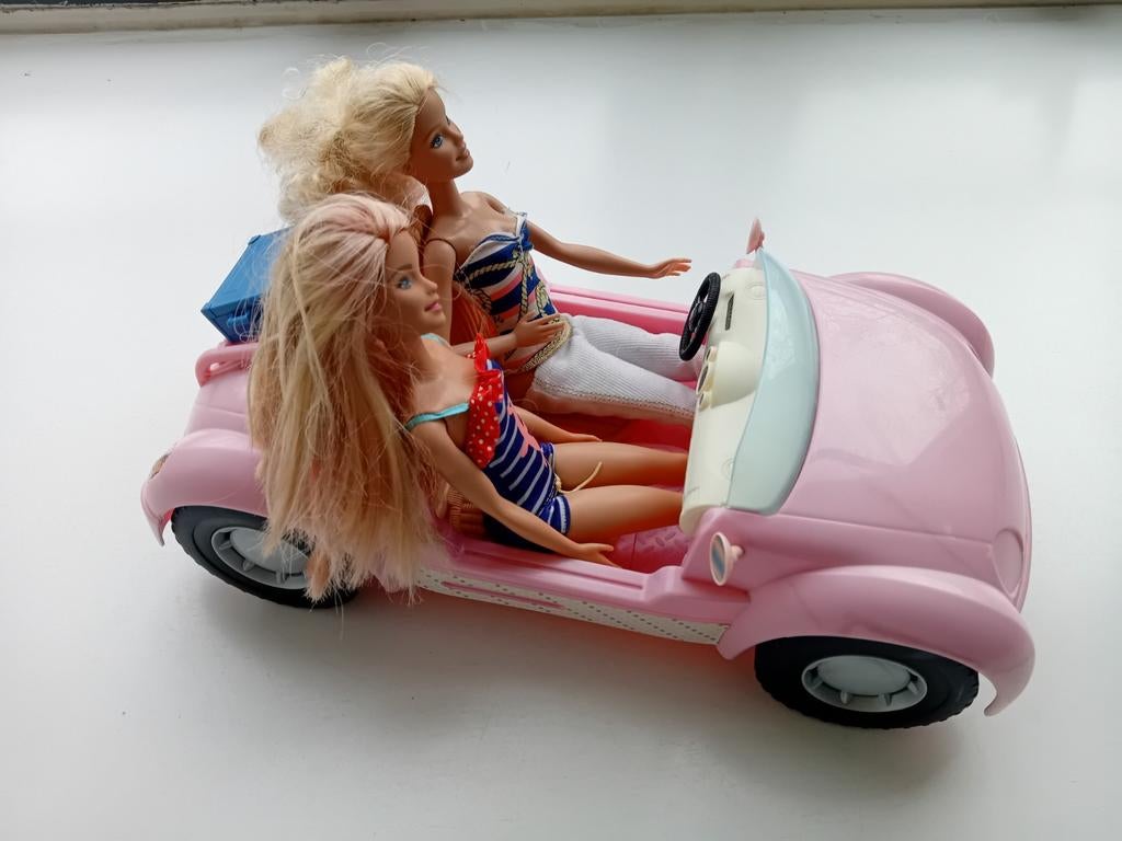 Barbieauto met barbies, Ophalen