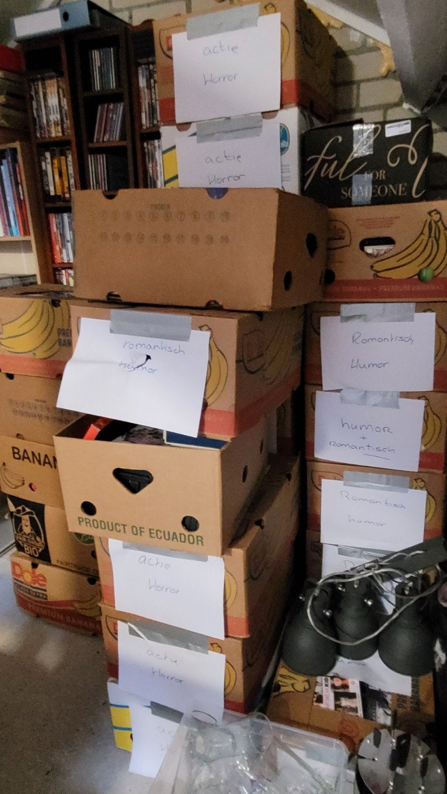 27 bananendozen vol dvd's, Alle leeftijden, Ophalen, Zo goed als nieuw