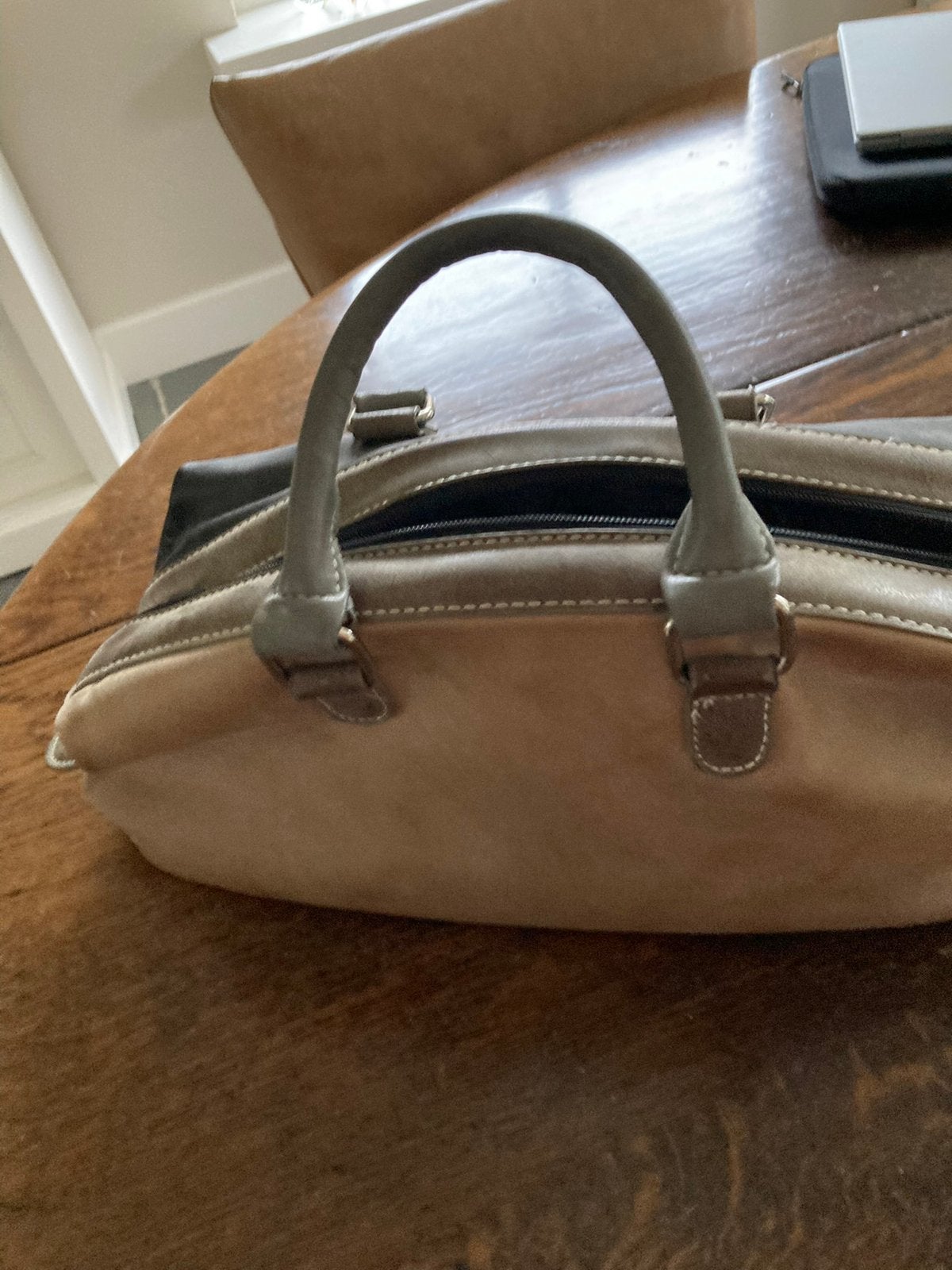 Handtas model dokterstas grijs en beige, Sieraden, Tassen en Uiterlijk, Tassen | Reistassen en Weekendtassen, Ophalen of Verzenden