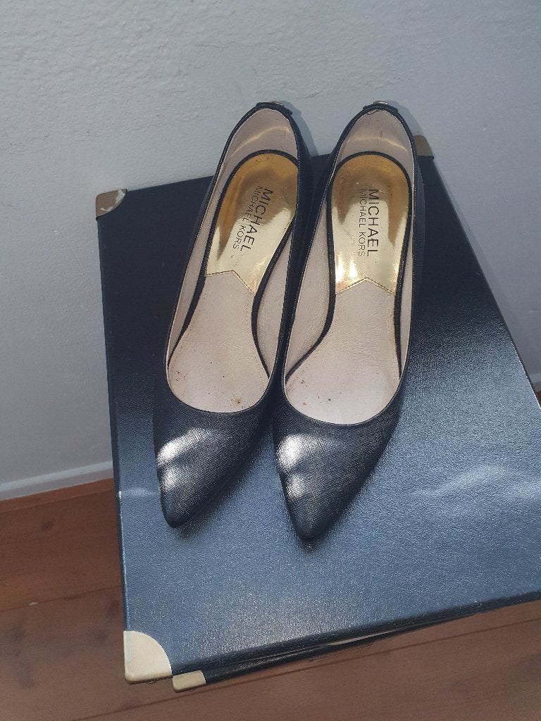 Schoenen; Michael Kors Klassieke pumps maat 37 black, Kleding | Dames, Schoenen, Ophalen, Pumps, Michael Kors, Zwart