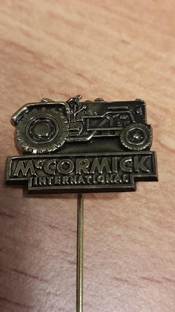 McCormick International Tractor Speld - Vintage, Verzamelen, Verzenden, Zo goed als nieuw