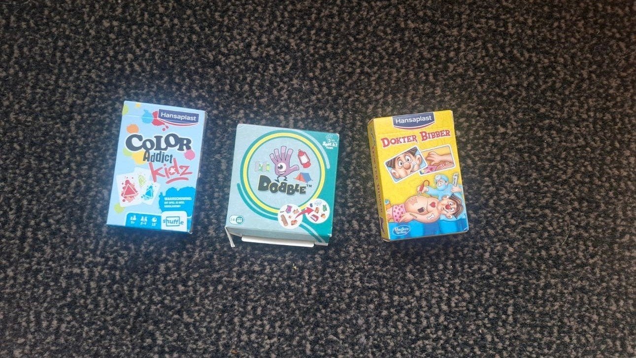 3 kaartspellen: Dobble, Dokter Bibber, Color Addict Kid, Een of twee spelers, Ophalen of Verzenden, Gebruikt, Hansaplast, Hasbro, Shuffle