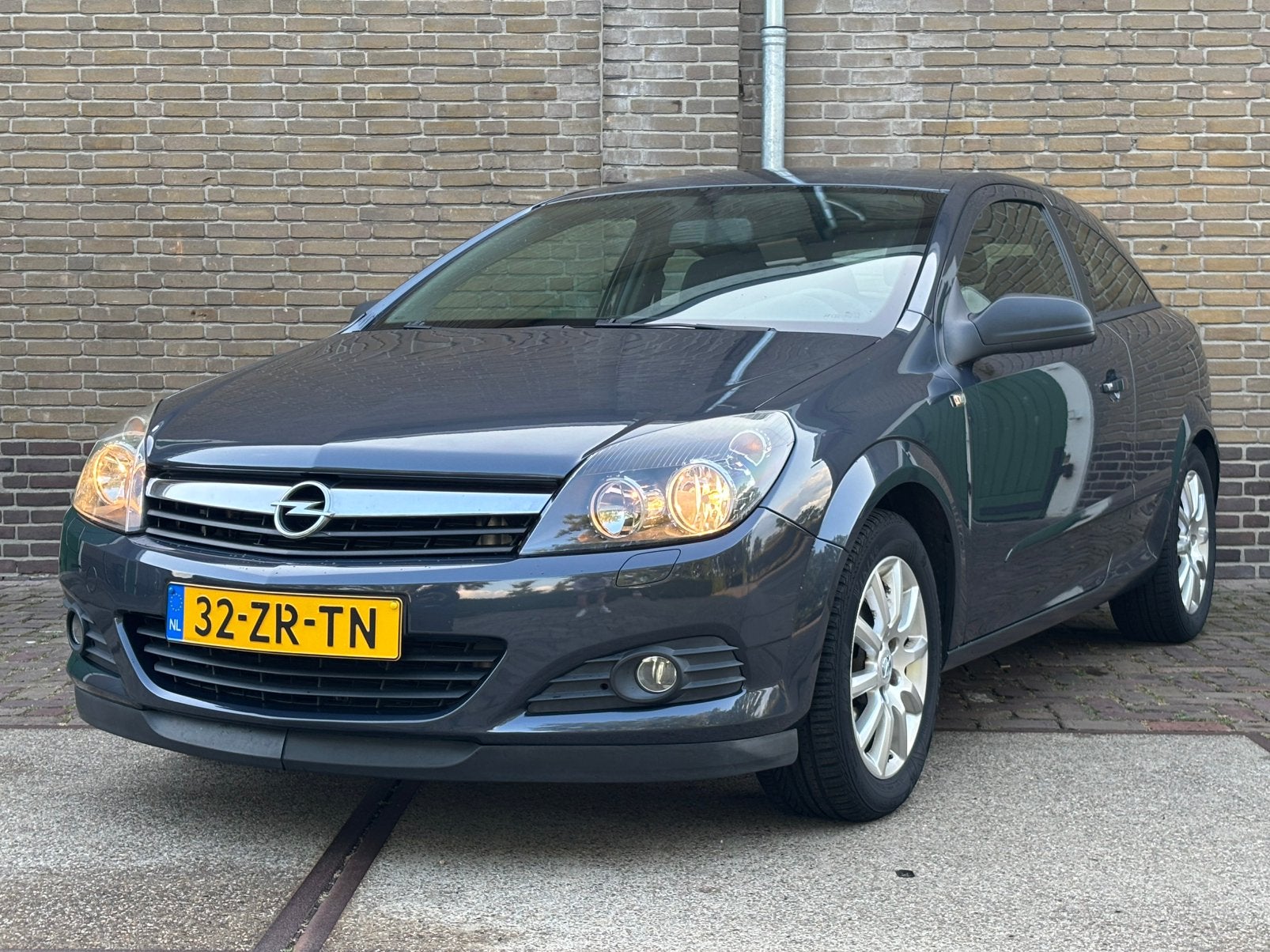 Opel Astra 1.6 16V GTC/Dealer onderhouden/Airco/APK 6-2027/, Auto's, 1145 kg, 4 cilinders, 49 €/maand, Origineel Nederlands
