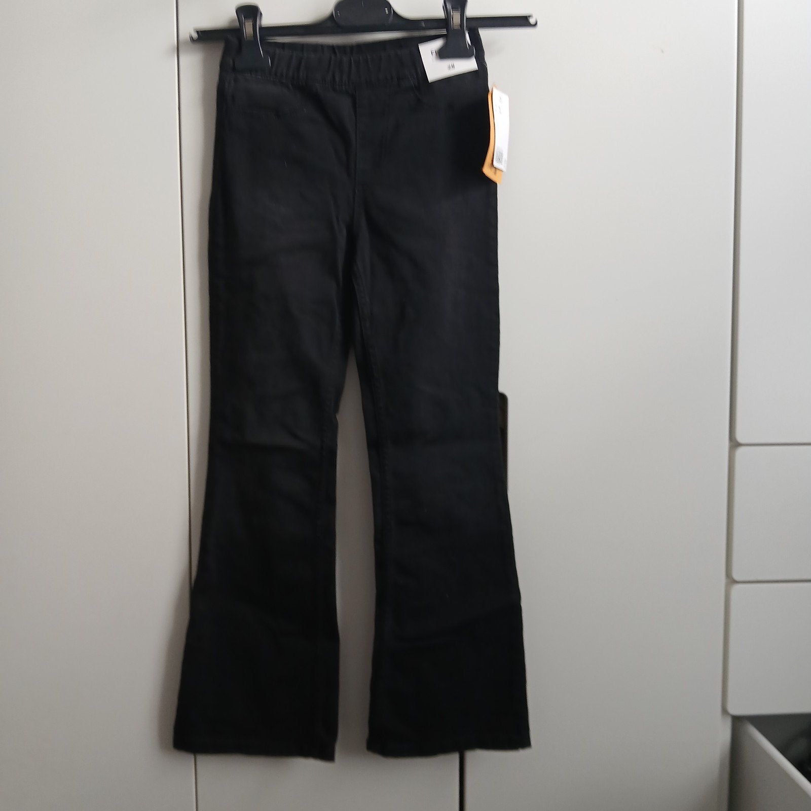 H&M Zwarte flared broek maat 128 (7-8Y) - Nieuw met kaartje, Kinderen en Baby's, Kinderkleding | Maat 128, Broek, Meisje, H&M
