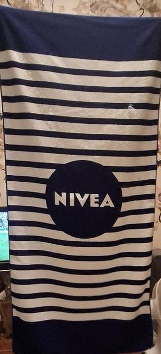 Badhanddoeken Nivea nieuw 1,50 x 0,70, Huis en Inrichting, Badkamer | Badtextiel en Accessoires, Ophalen of Verzenden, Nieuw, Blauw