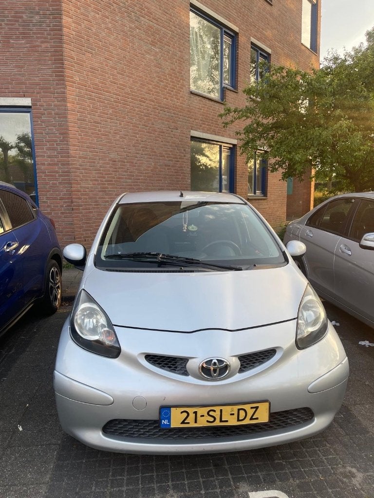Toyota Aygo 1.0 12V Vvt-i 5DRS 2006 Grijs, Auto's, Toyota, Voorwielaandrijving, Zwart, 4 stoelen, 68 pk
