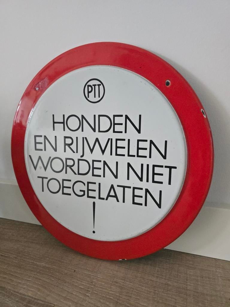 Emaille 50S PTT Honden en rijwielen worden niet toegelaten, Ophalen of Verzenden, Zo goed als nieuw, Reclamebord