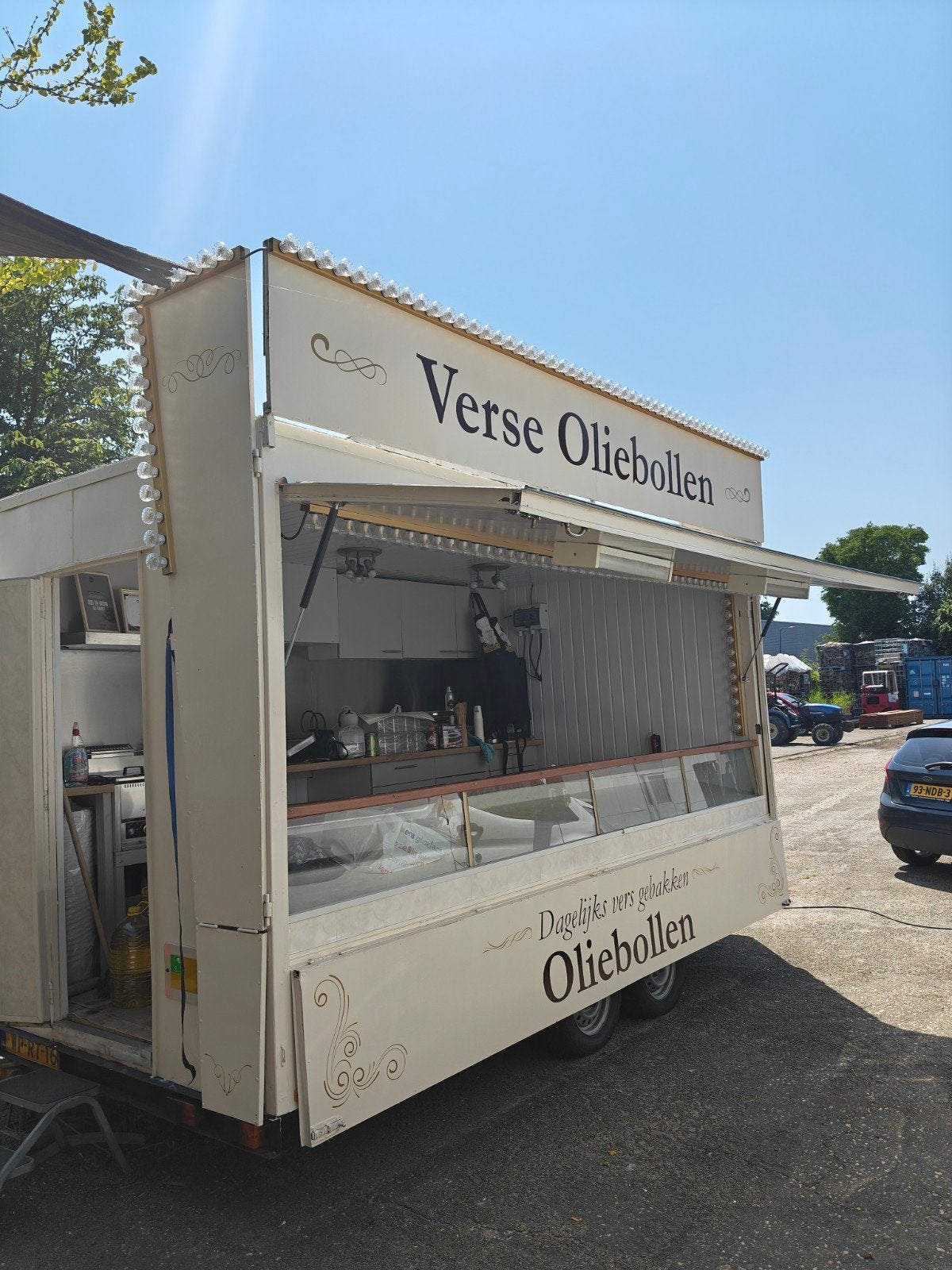Volledig gerenoveerde Oliebollenkraam/Frituurwagen, Ophalen
