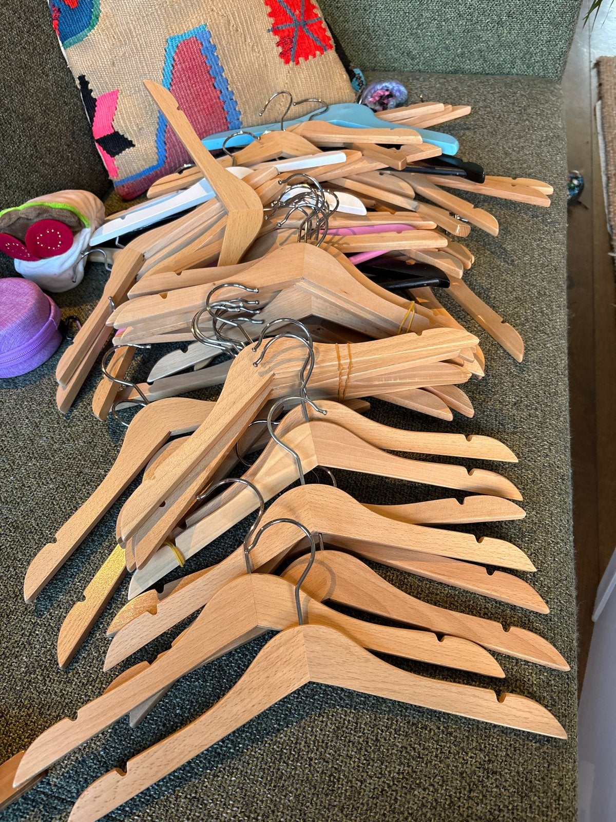 55 houten kinderhangers, Ophalen, Gebruikt, Hout, Kinderen