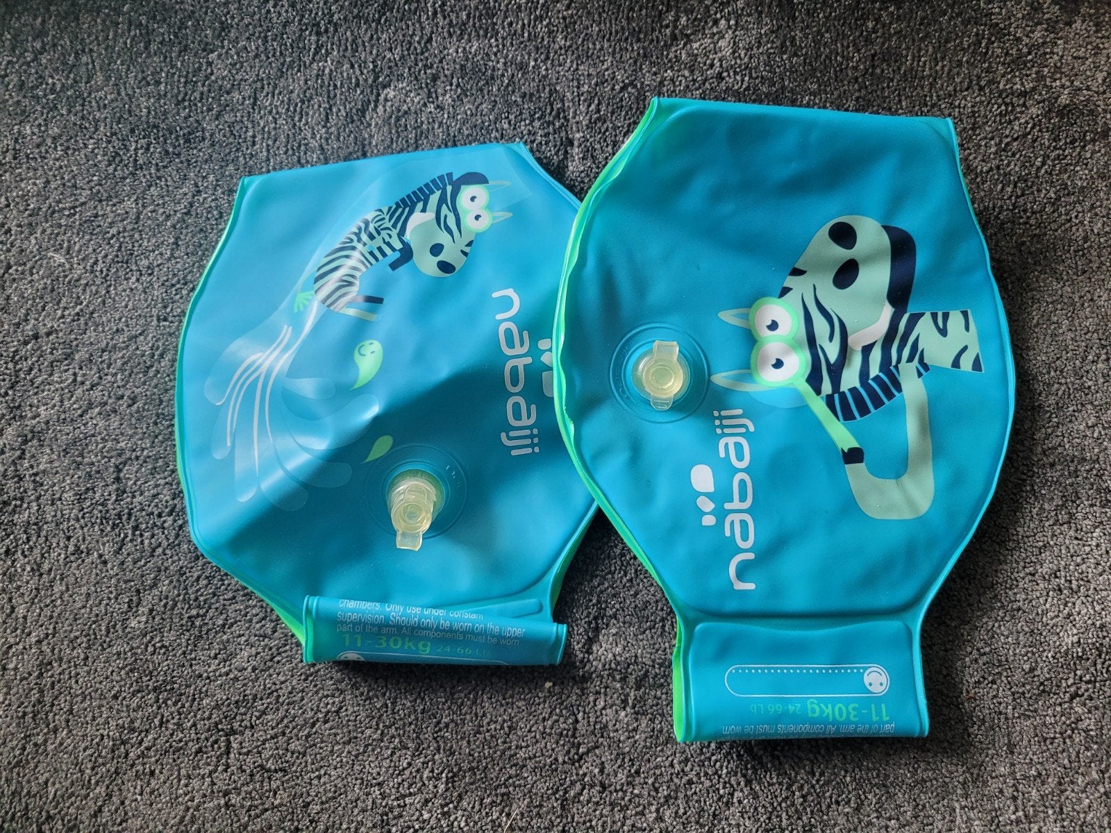 Nabaiji zwembandjes 11-30 kg met zebra, Ophalen of Verzenden, Zo goed als nieuw