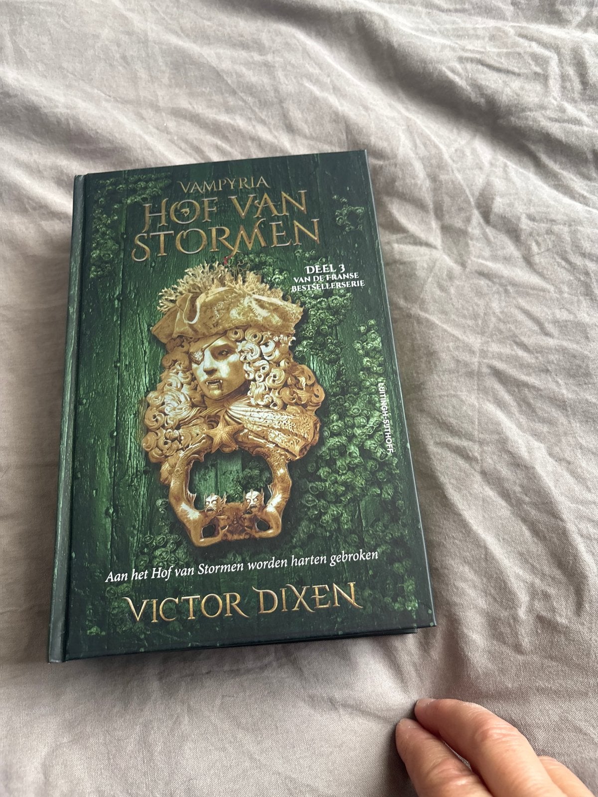 Vampyria: Hof van Stormen - Deel 3 (Victor Dixen), Boeken, Ophalen of Verzenden, Zo goed als nieuw