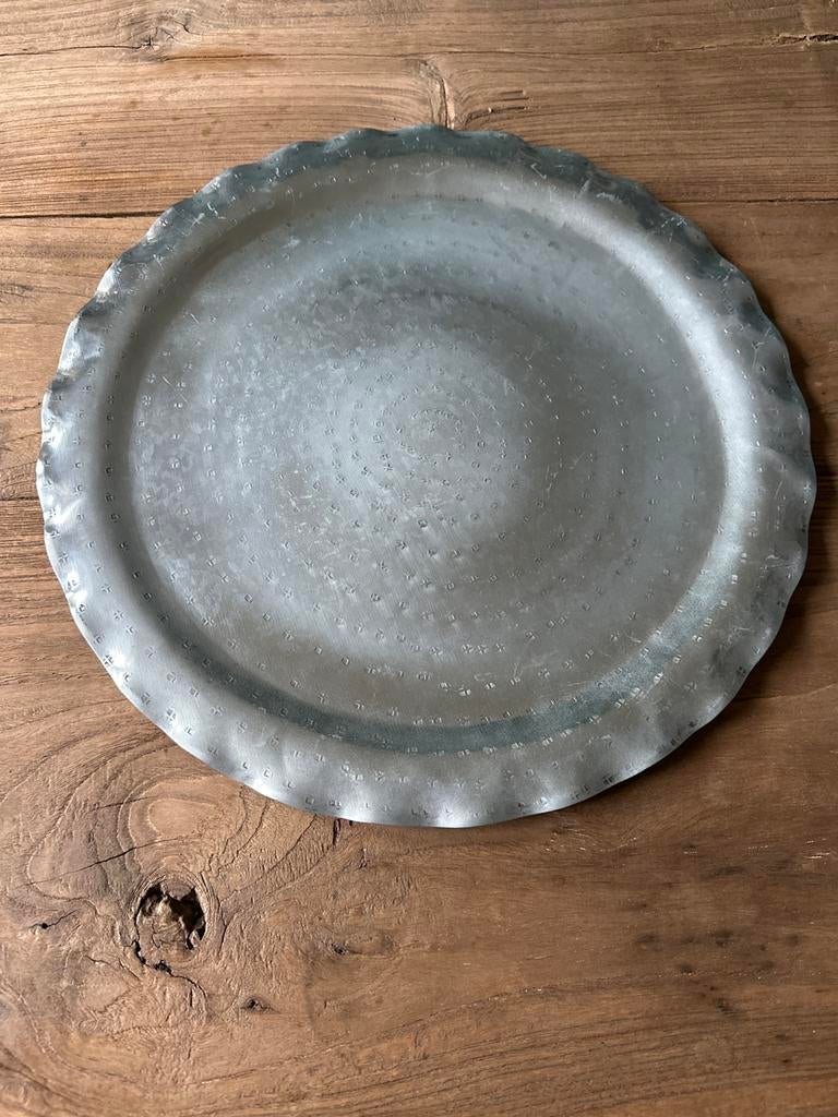 Decoratieve metalen schaal/dienblad met gehamerd patroon, Ophalen of Verzenden, Rond, Overige materialen