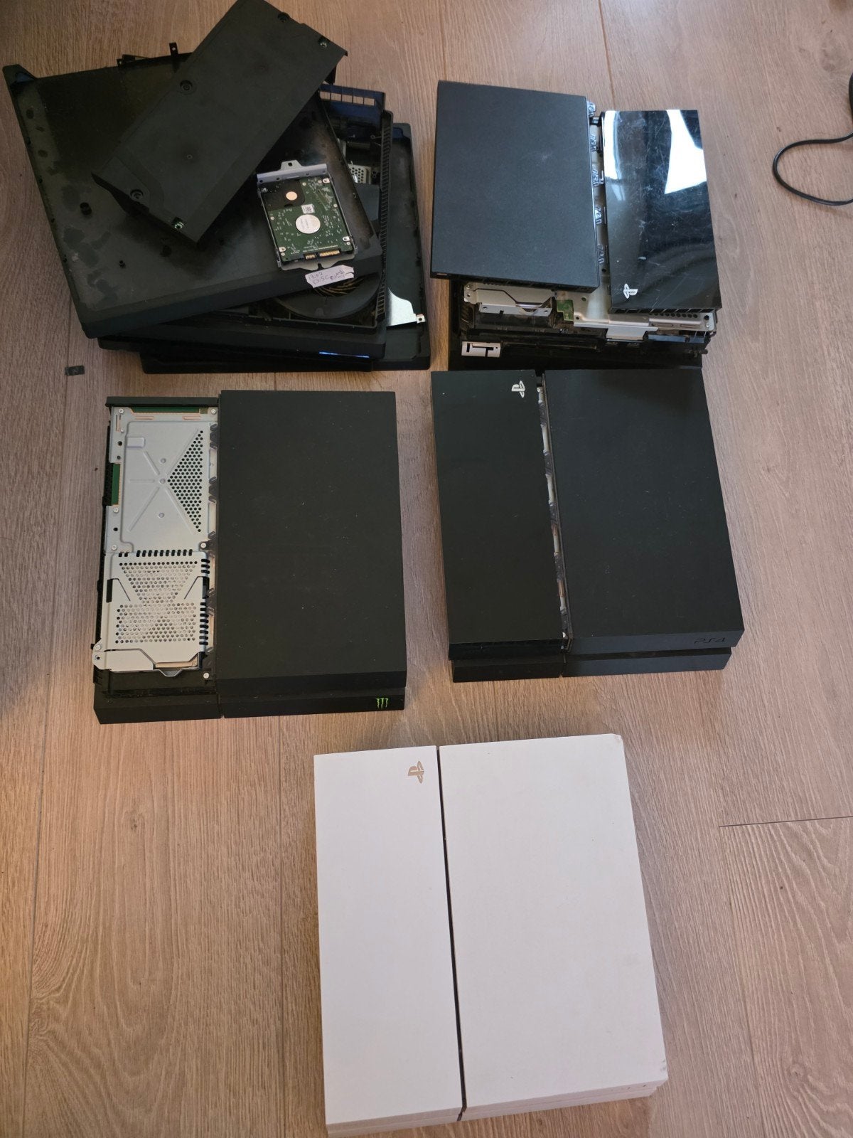 5x PlayStation 4 (1x Pro, 4x Phat) met diverse defecten, Spelcomputers en Games, Ophalen of Verzenden, Niet werkend
