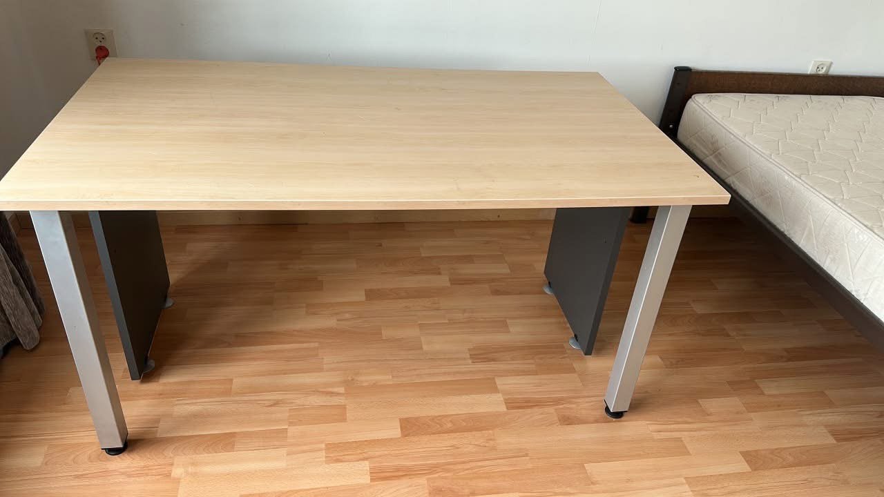 Gratis buro, Ophalen of Verzenden, Zo goed als nieuw