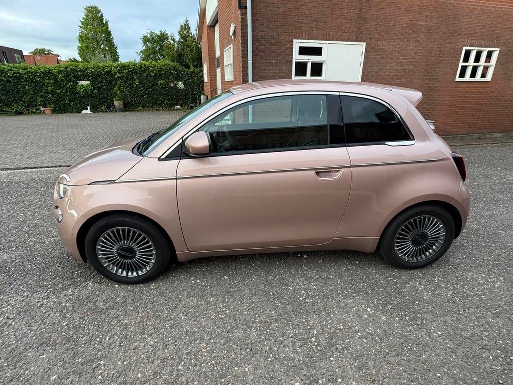 Fiat 500e Urban 42kWh Aut 2025, in nieuw staat, 3100 km, Stof, Zwart, Overige kleuren, Origineel Nederlands