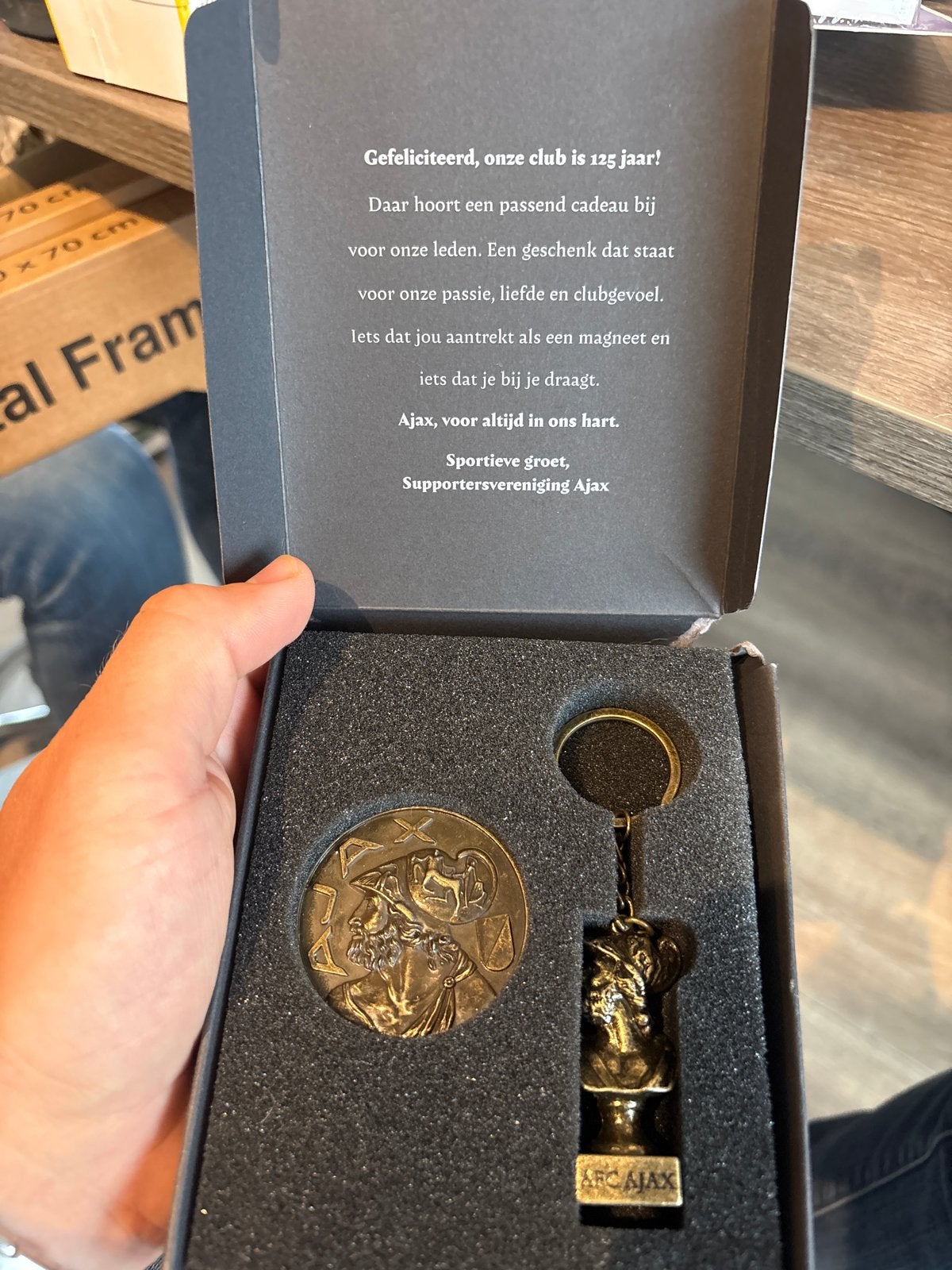 Nueuw: Ajax 125 jaar jubileum medaille en sleutelhanger set, Ophalen, Nieuw