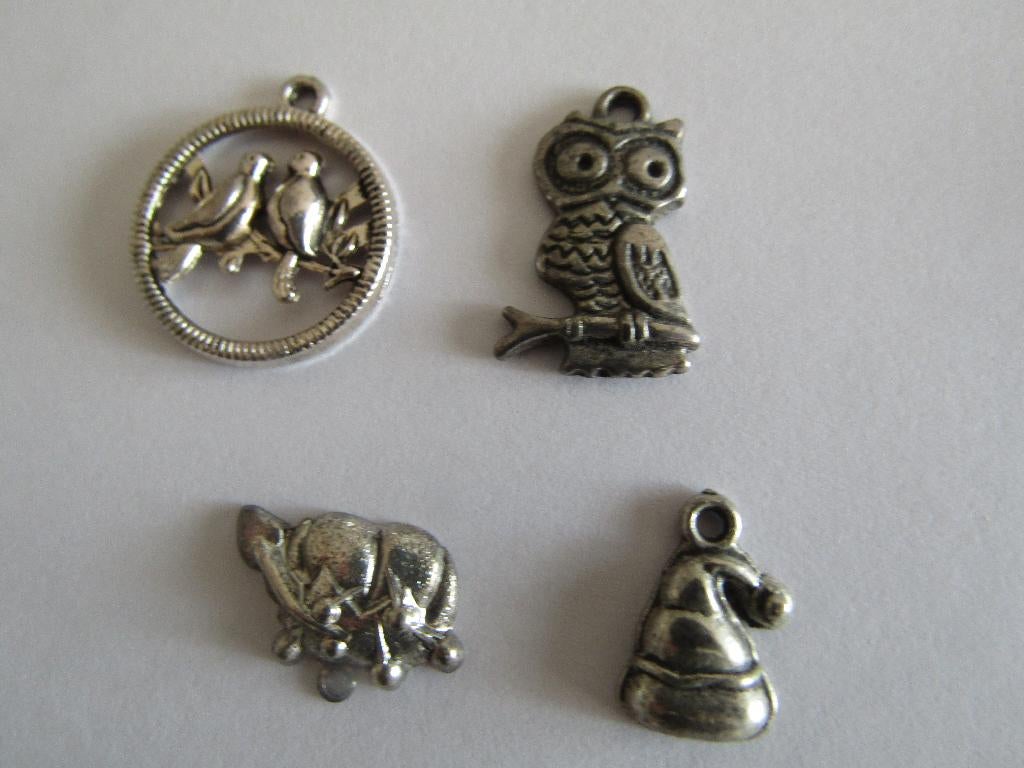 bedeltjes, Overige merken, Overige materialen, Nieuw, Ophalen of Verzenden