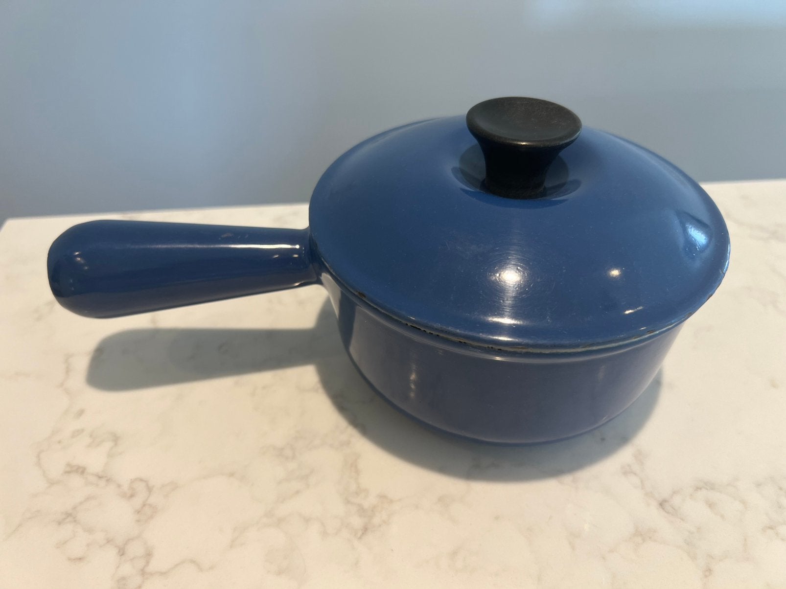 Gietijzeren Le Creuset steelpan 14 cm Harmonic Bleu, Gebruikt, Geschikt voor inductie, Le Creuset, Ophalen of Verzenden