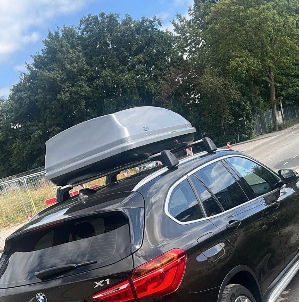BMW dakkoffer 350L met originele dakdragers F48, Auto diversen, Dakkoffers, Ophalen, Zo goed als nieuw