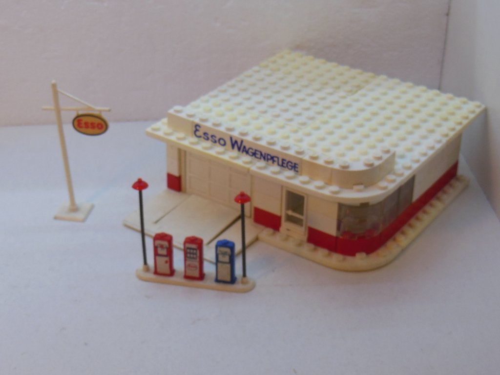 LEGO 310 - GARAGE +ESSO pomp/logomast 1975, Ophalen of Verzenden, Gebruikt, Overige typen, Overige merken