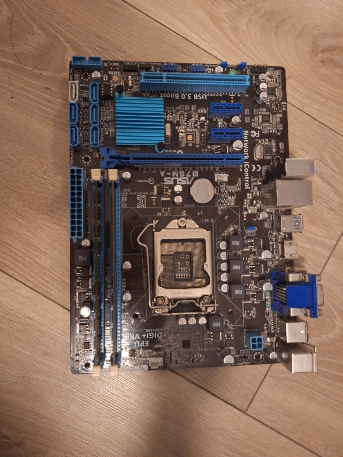 ASUS B75M-A Moederbord met Intel Core ondersteuning, Ophalen, Gebruikt, DDR3, Micro-ATX