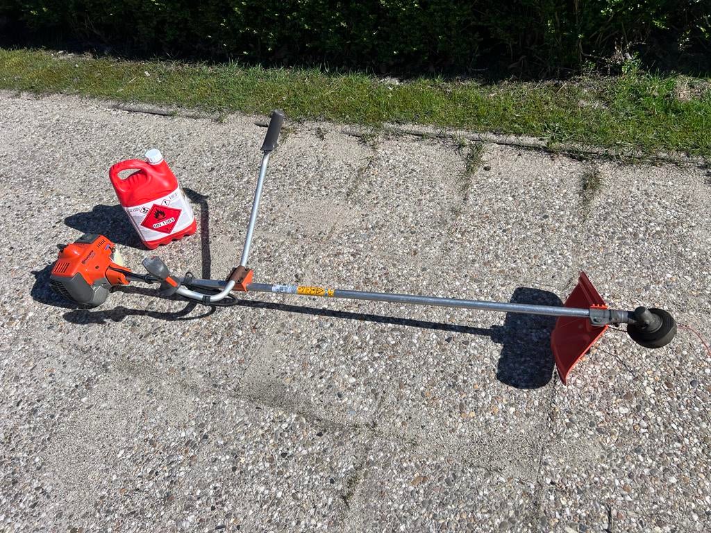 Husqvarna 323R Bosmaaier - Loopt goed, Ophalen, Gebruikt, Benzine