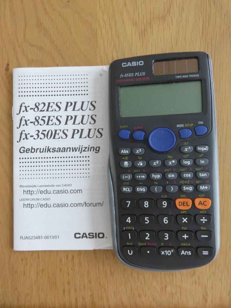 CASIO  FX -85 ES PLUS REKENMACHINE/ CALCULATOR ZGAN, Ophalen of Verzenden, Grafische rekenmachine, Zo goed als nieuw