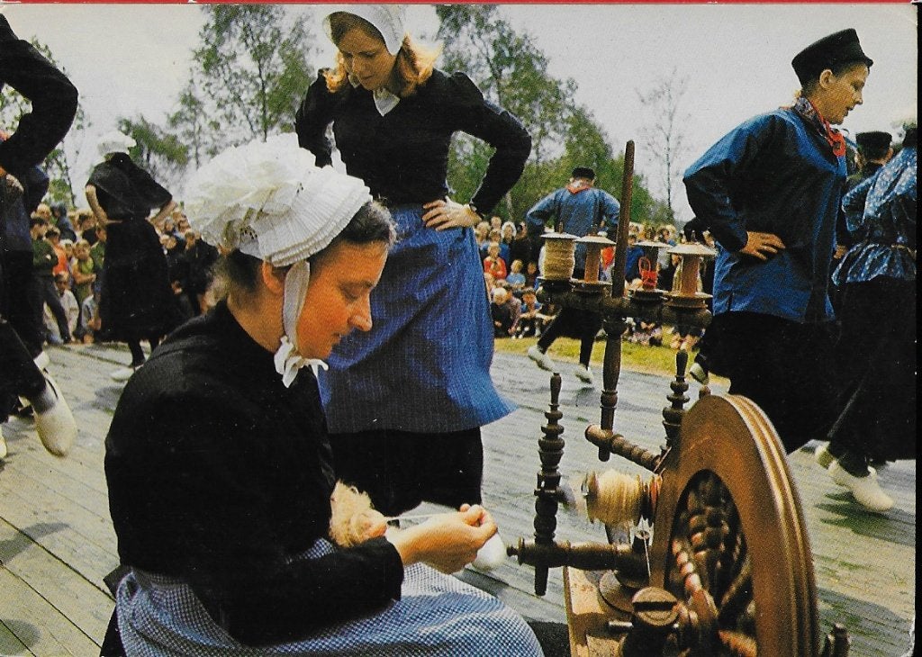 Zuid Veluwe Klederdracht gelopen ansichtkaart ( 780 ), Ophalen of Verzenden, 1980 tot heden, Gelopen, Gelderland