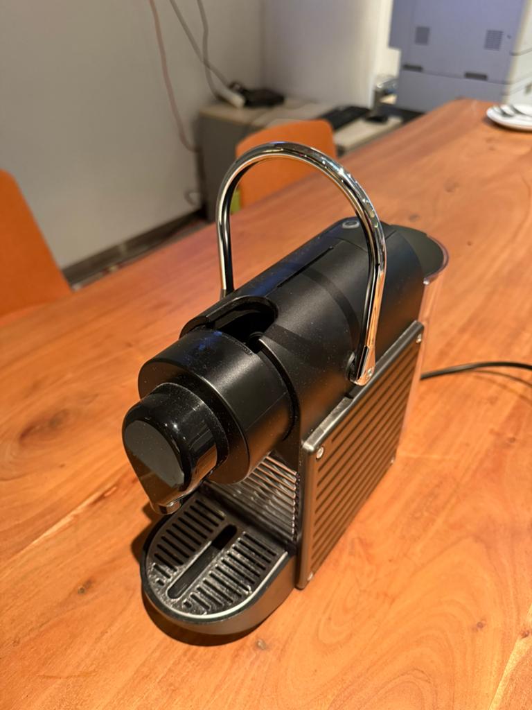 Nespresso C61, Verzenden, Koffiepads en cups, Afneembaar waterreservoir, Koffiemachine