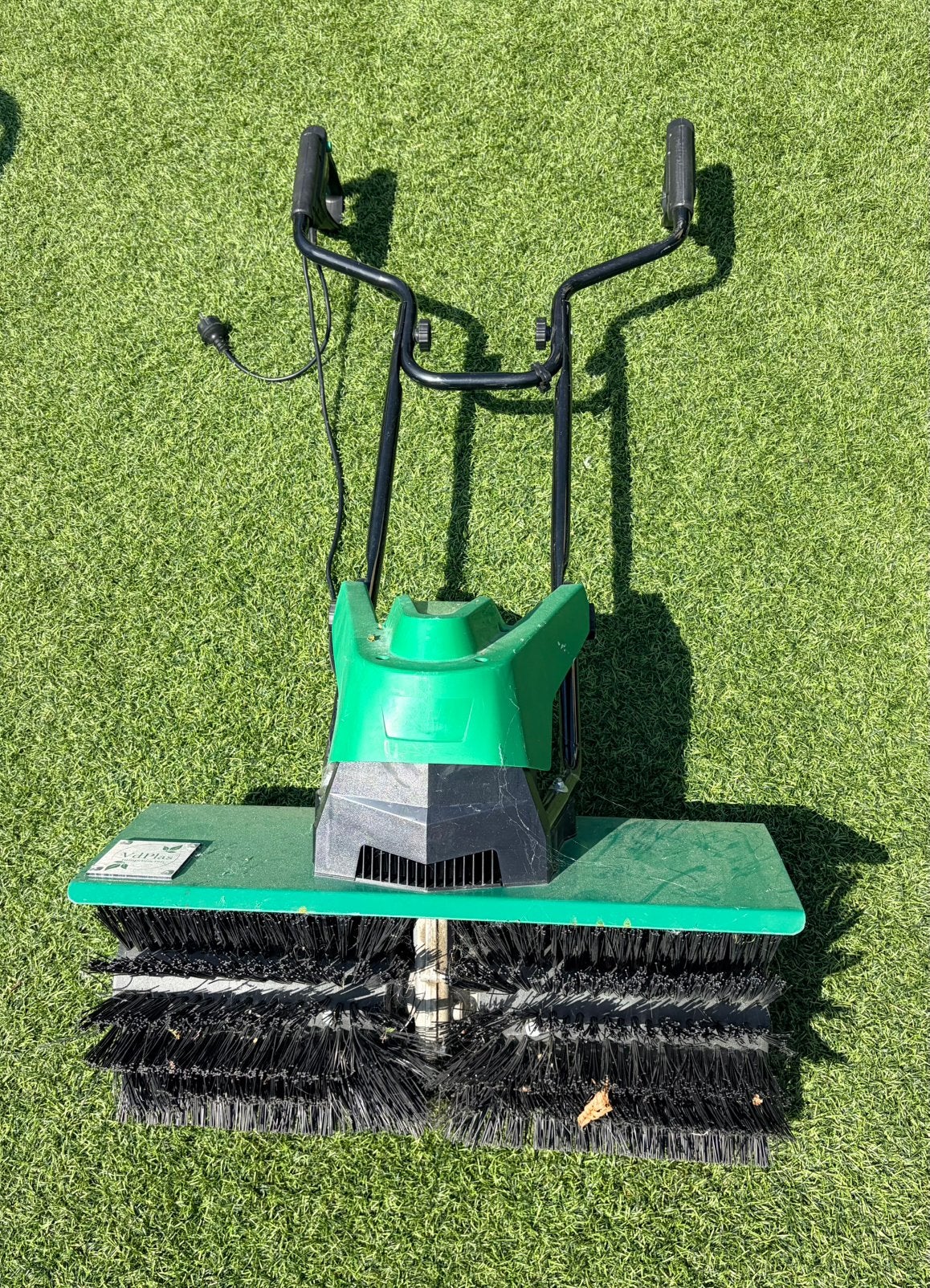 Professionele elektrische kunstgras borstel 60cm, Ophalen, Zo goed als nieuw, 20 m² of meer, Kunstgras