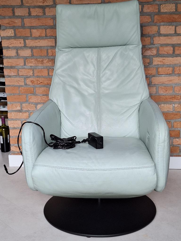 2 Relaxstoelen volledig leer merk Montèl ; mintgroen, Huis en Inrichting, Fauteuils, Ophalen, Gebruikt, 100 tot 125 cm, Modern en licht uitstraling