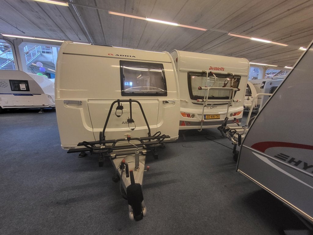 Adria Altea 462 PU; mover, vloerverwarming, fietsenrek, Bedrijf, Tot en met 4, 1000 - 1250 kg, Rondzit