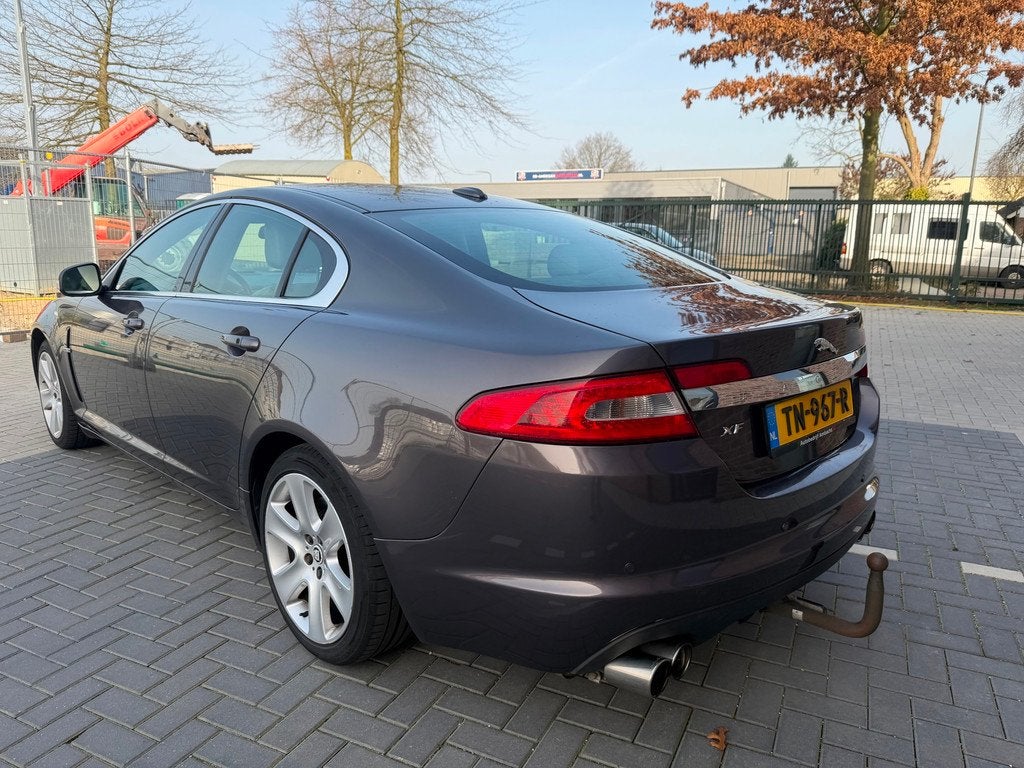 Jaguar XF 4.2 V8 Premium Luxury BOUWT DRUK OP HET KOELSYSTEE, Auto's, Jaguar, Achterwielaandrijving, Gebruikt, 8 cilinders, 1850 kg