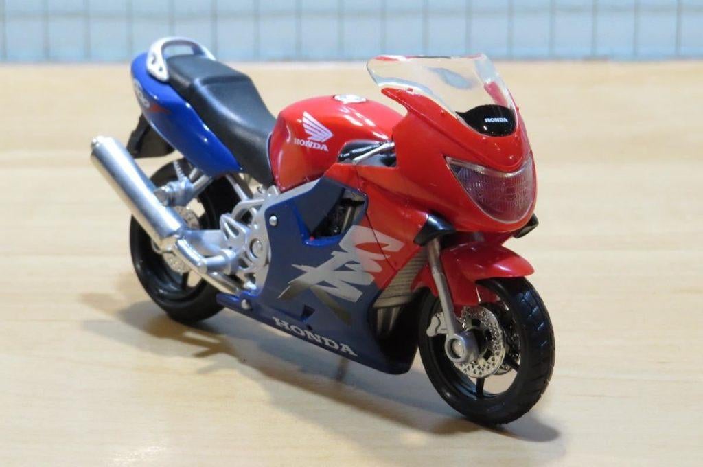 Honda CBR600F red/blue 1999 1:18 los, Maisto, May Cheong Group France S.A.S., Nieuw, Ophalen of Verzenden