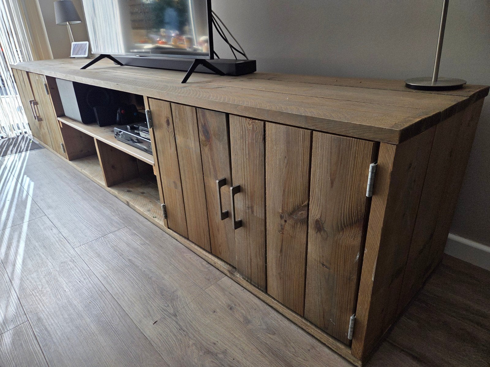 Robuust steigerhouten tv-meubel met opbergruimte, Huis en Inrichting, Ophalen, Gebruikt, 200 cm of meer, Minder dan 100 cm