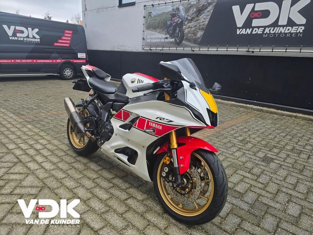 YAMAHA YZF R7 60th Anniversary met Akrapovic(bj 2022), Motoren, 2 cilinders, Motorrijbewijs A, Bedrijf, Onbekend