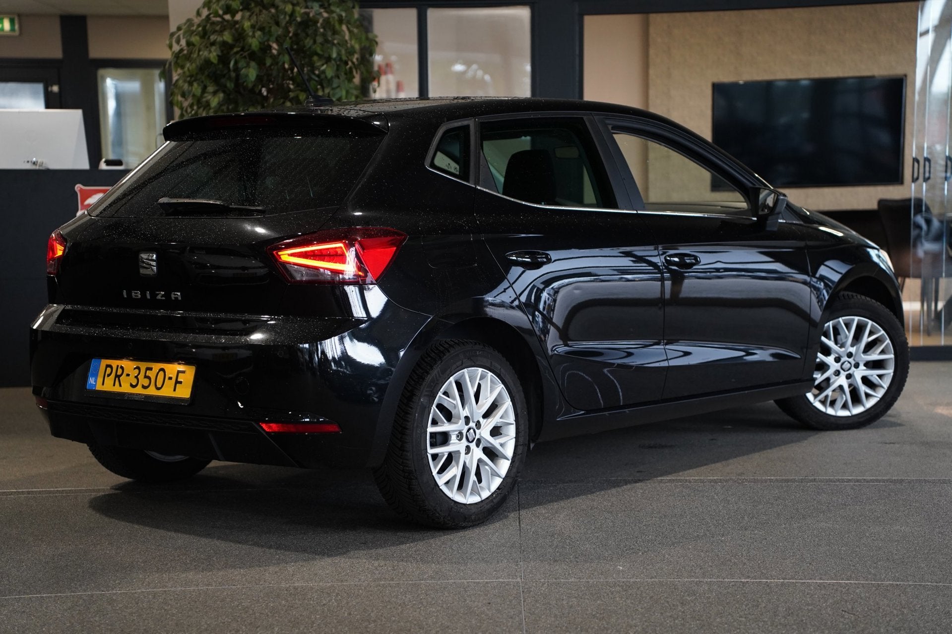 Seat Ibiza 1.0 TSI Style Navi Apple Carplay Pdc Cruise Clima, Stof, Euro 6, 95 pk, Origineel Nederlands