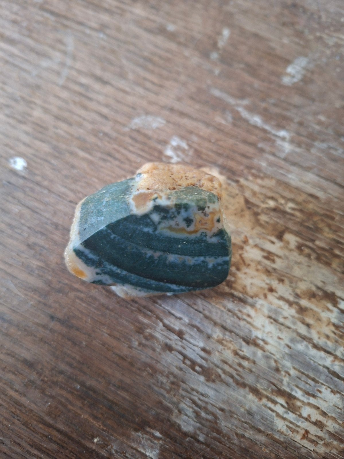Uniek stukje mineraal met groene en bruine tinten, Ophalen, Mineraal
